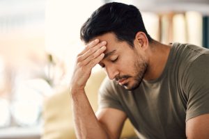 man suffering from a worse headache cause of tbi